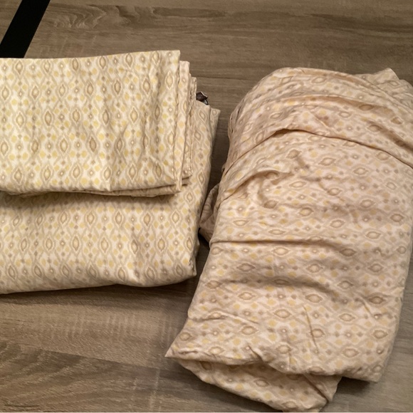 MIchael Kors Queen sheet set ✨ - Picture 7 of 9